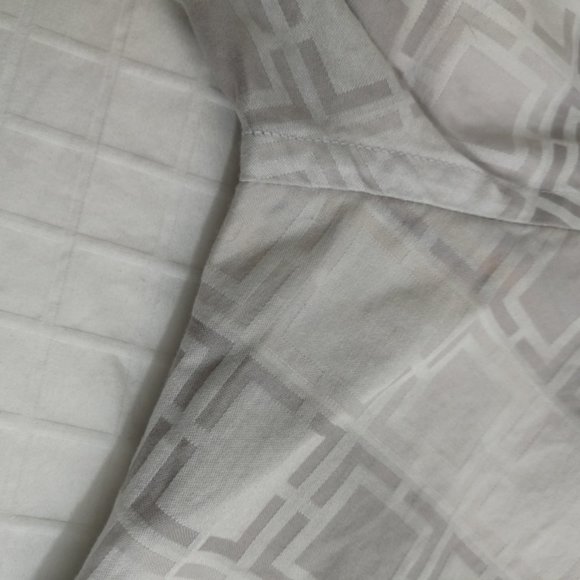 Bugatchi casual long sleeve button down shirt. Grey/silver checkered. Men's XL - Picture 12 of 12